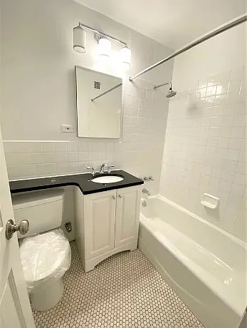 442 W 57th St #2C — Photo 9