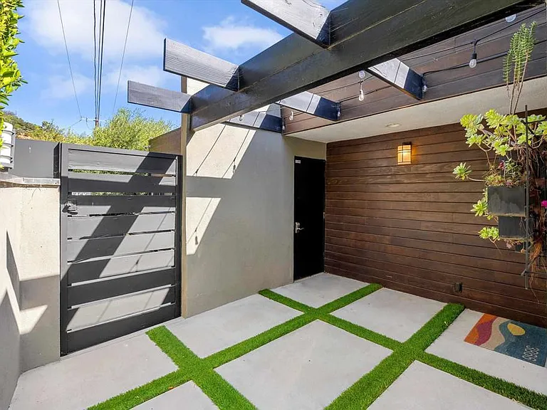 3866 Alta Mesa Dr — Photo 35