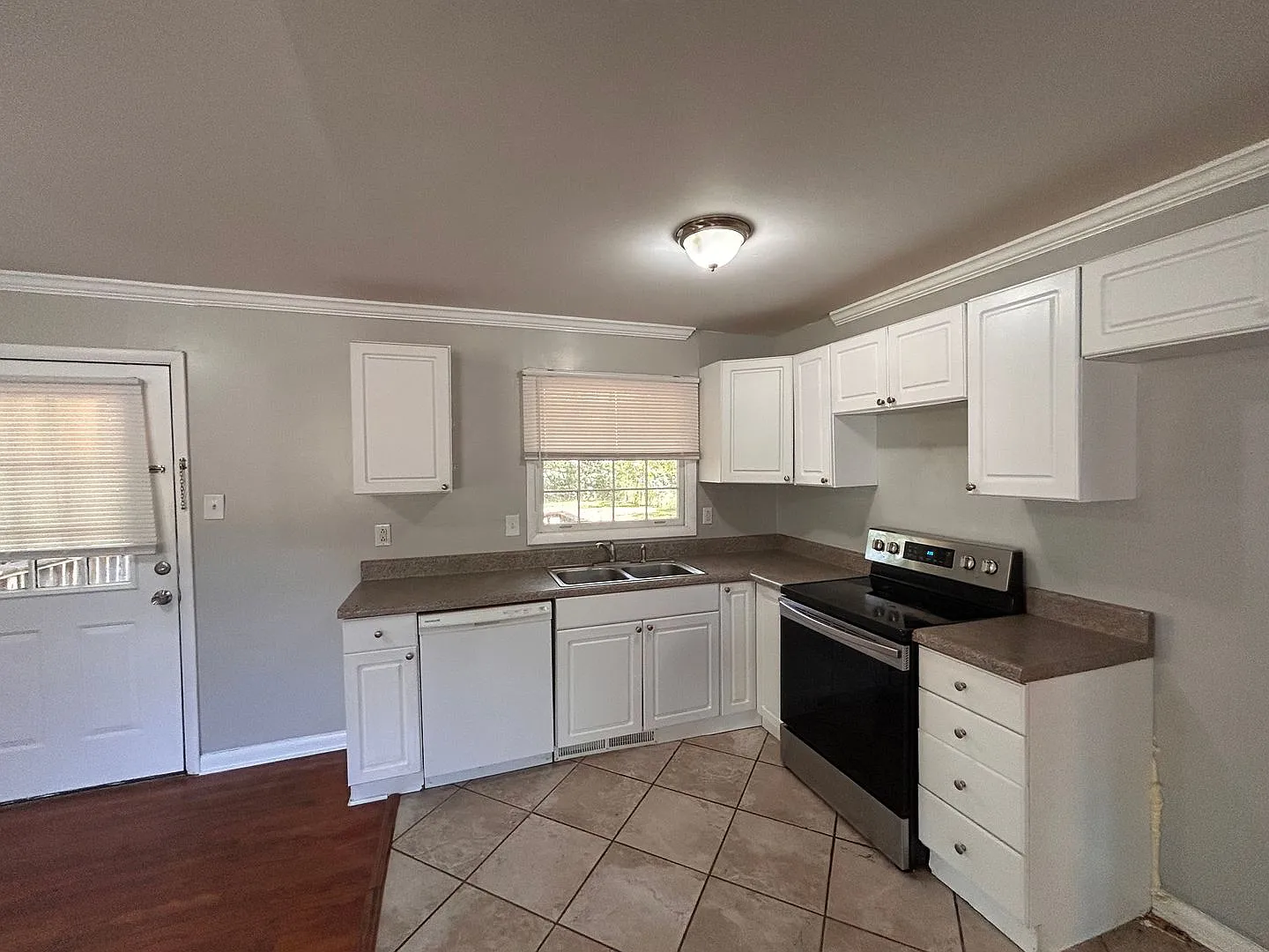 3BR/ 2BA- now available — Photo 4