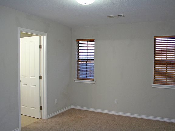 5th image of 903 Rogers Ave