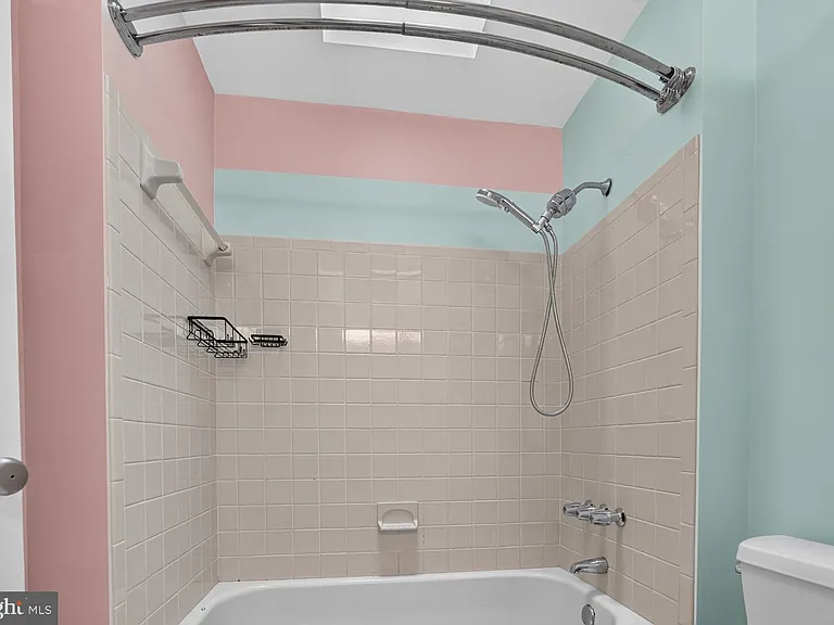 5402 Ashcomb Ct — Photo 34