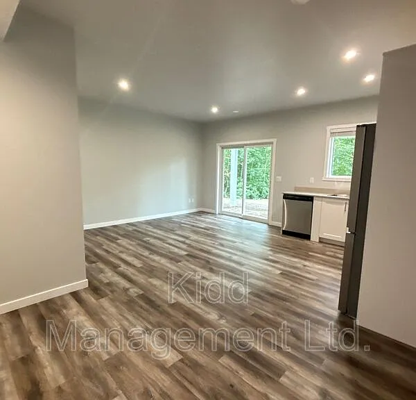 217 Monterey — Photo 4