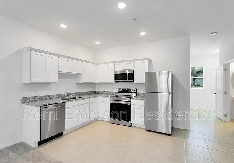 3150 Merton Aly — Photo 2