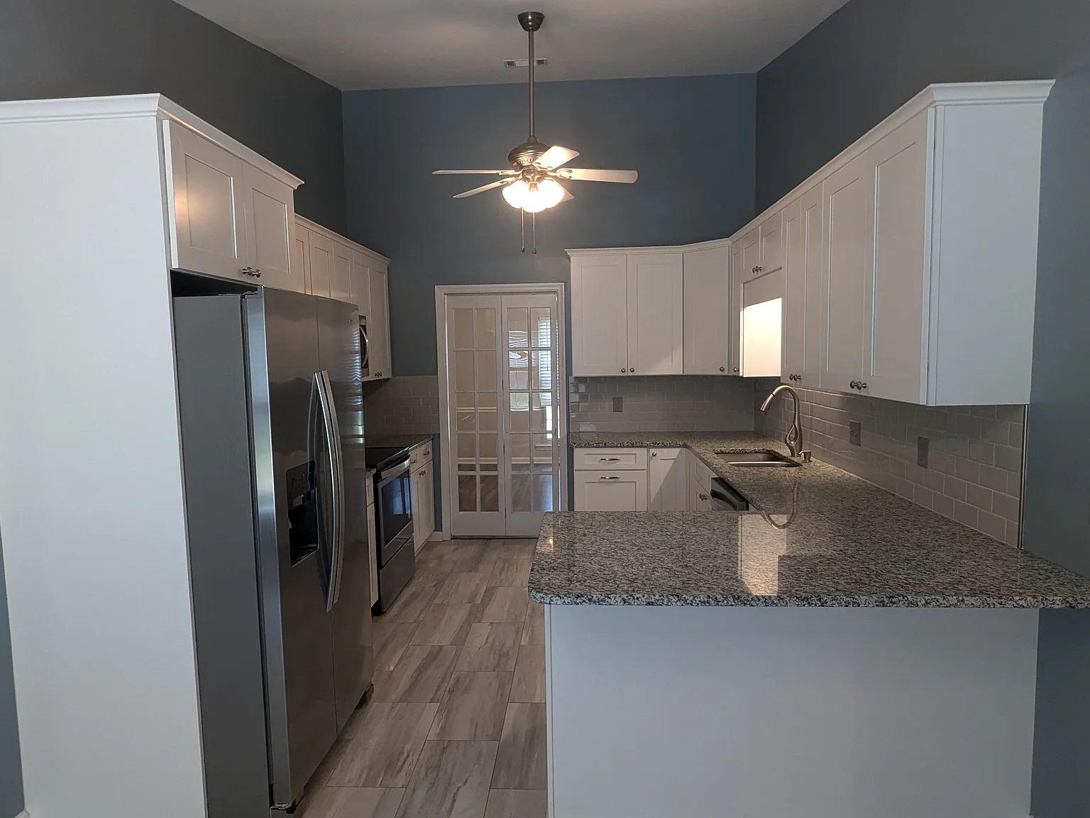 4 bed, 2.0 bath, 2473 sqft, $2,350 — Photo 3