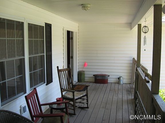 3rd image of 31 Glenwood Hill Ln
