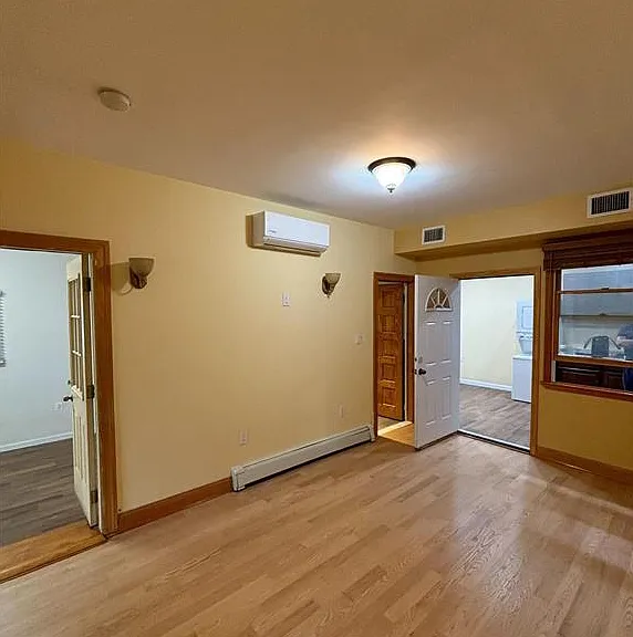 720 Fairview Ave — Photo 2