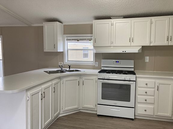 4th image of 5906 Deluxe Blvd