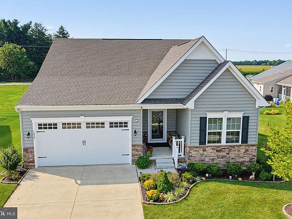 2nd image of 272 Anglesey Dr