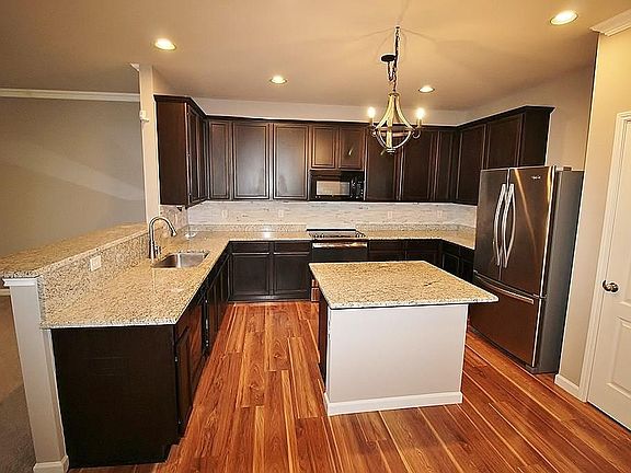 4th image of 210 Colt Dr