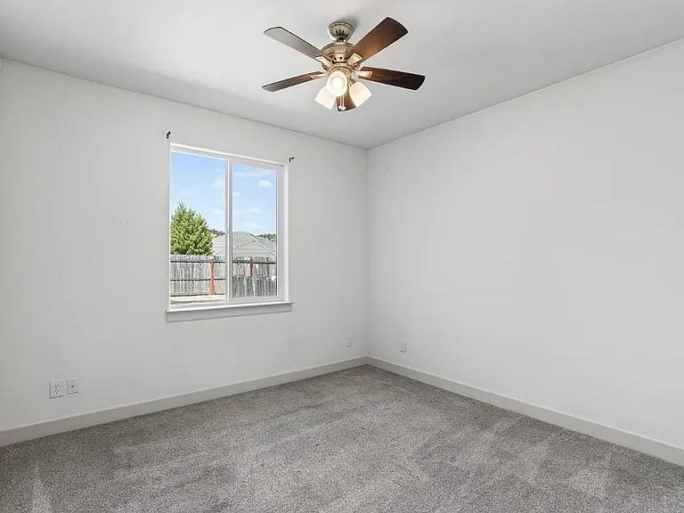 19009 Compass Dr — Photo 15