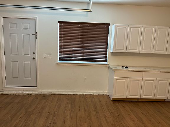 5th image of 1127 Beach St