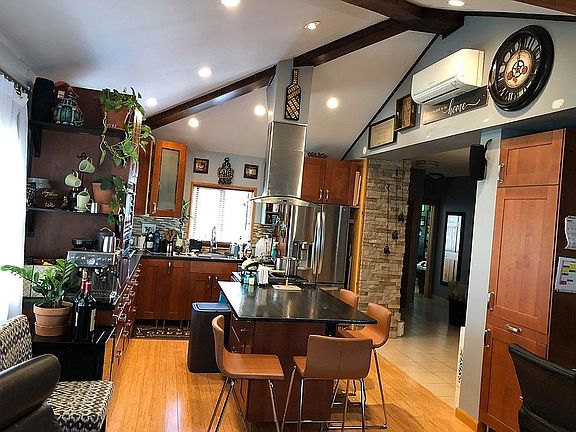 3rd image of 59 Oak St