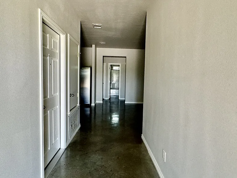 400 Lowes Blvd #B — Photo 6