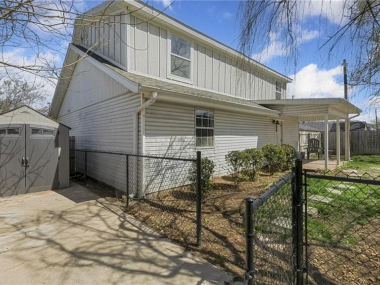 718 W Maple St — Photo 37