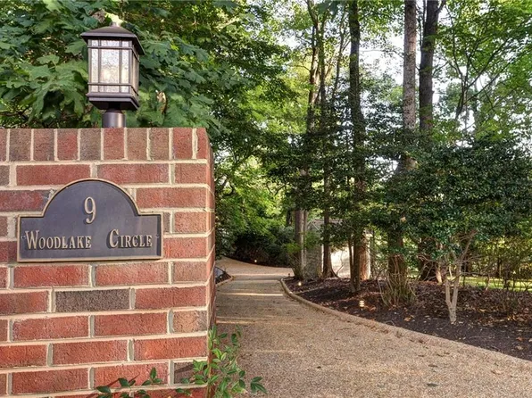9 Woodlake Cir, Newport News, VA 23606