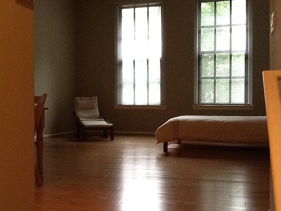 4th image of 220 E 31st St Unit 1-B