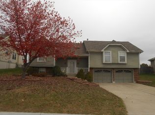 712 NE Hunters Rdg, Lees Summit, MO 64086