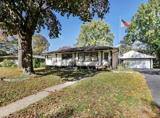 1555 Grandview Ave E, Maplewood, MN 55109