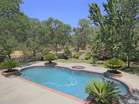 2nd image of 5625 Raymond Ct