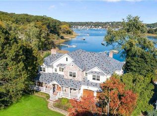 28 Sea Spray Dr, Centerport, NY 11721