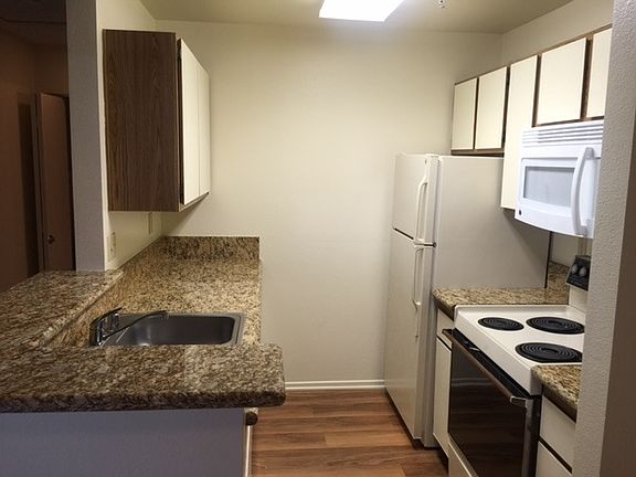 4th image of 2421 Catalina Cir APT 535
