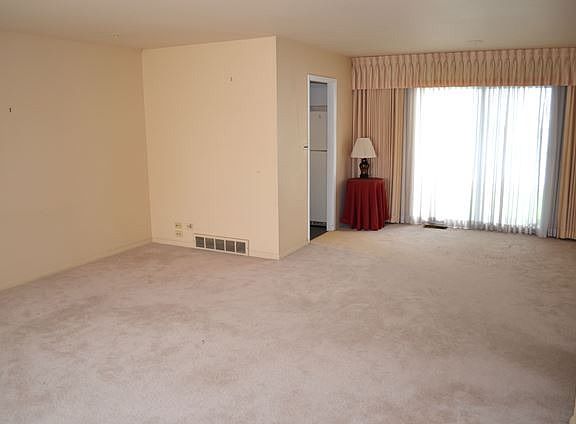 3rd image of 954 Marshall Dr