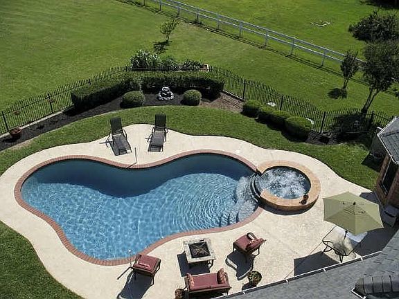 2nd image of 104 Waterwood Cir