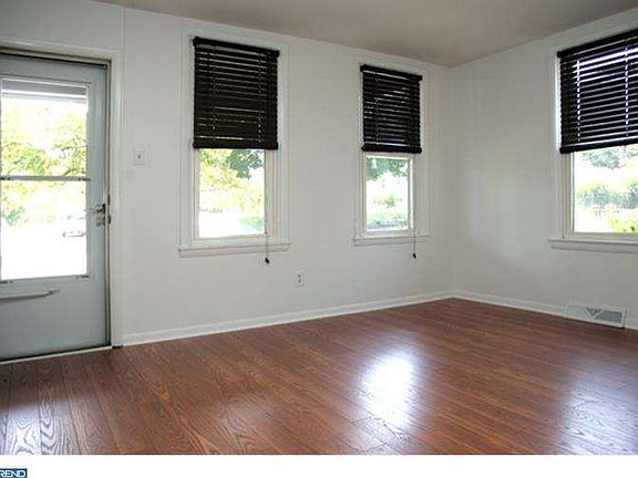 4th image of 1300 New St