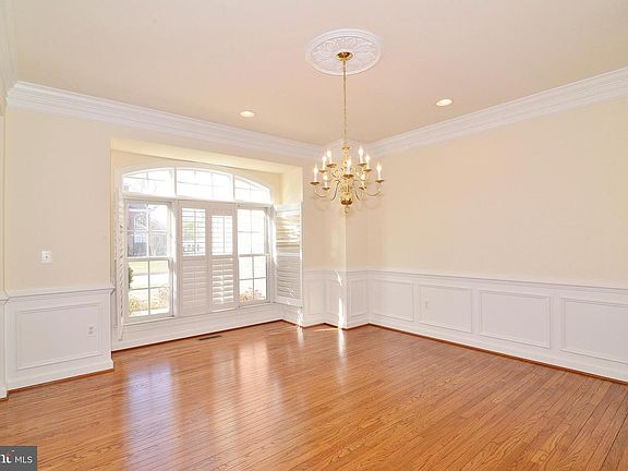 5th image of 8913 Grist Mill Woods Ct