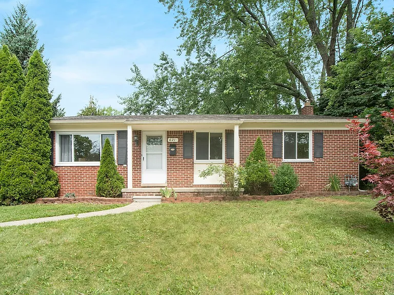 621 Susan Dr — Photo 28