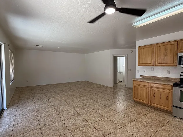 12930 W Lamar Rd — Photo 5