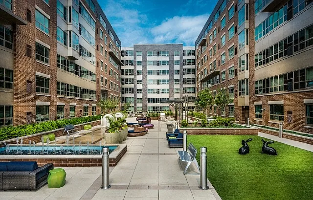 RiverParc at Port Imperial — Photo 30