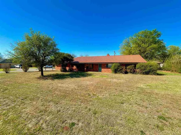 924 W 1st St, Grandfield, OK 73546