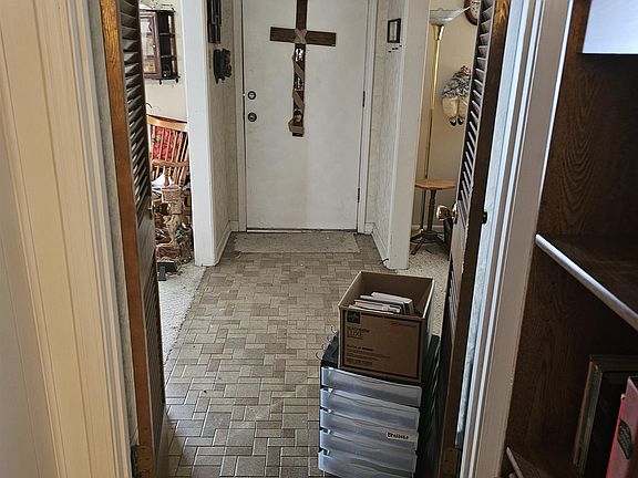 4th image of 6326 Thornfield Dr