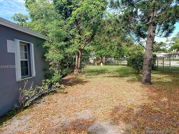 4th image of 961 NE 142nd St