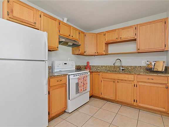 3rd image of 518 Dorado Ave