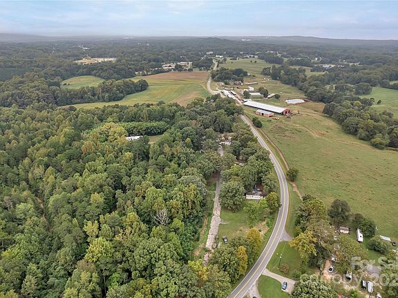 3rd image of 200 Thorne Rd