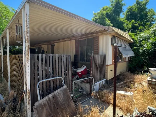 368 S Shasta Ave, Kerman, CA 93630