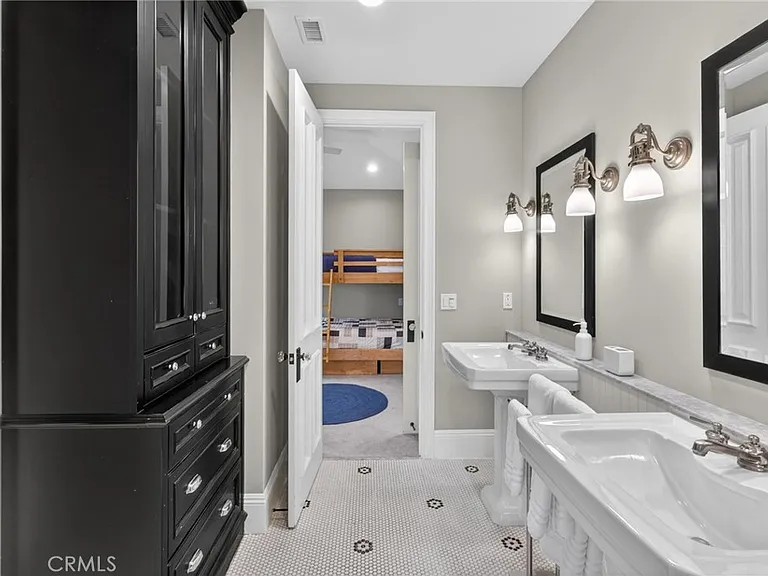 2705 Palm Ave — Photo 33