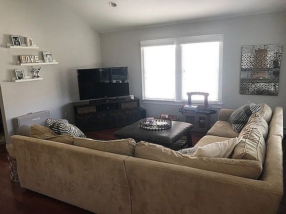 5th image of 88 Hemlock St