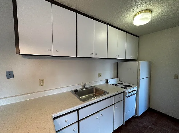 419 S Johnson St — Photo 3