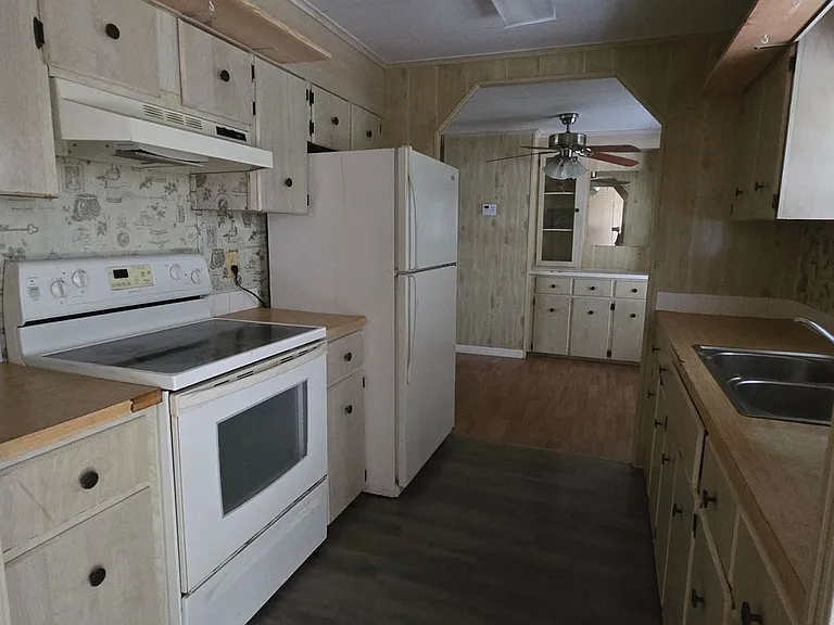 5930 SW 61st Pl — Photo 3