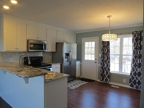 5th image of 306 Twin Creeks Dr