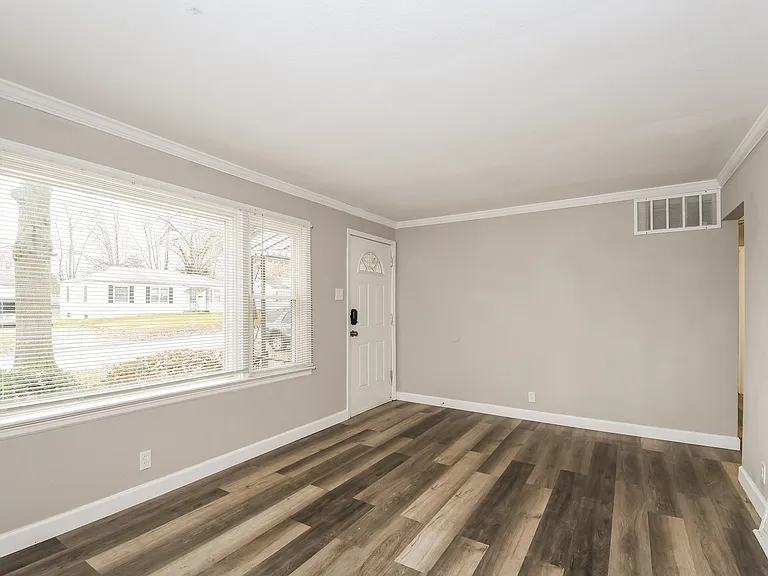 881216_019_living_room_13399655.jpg