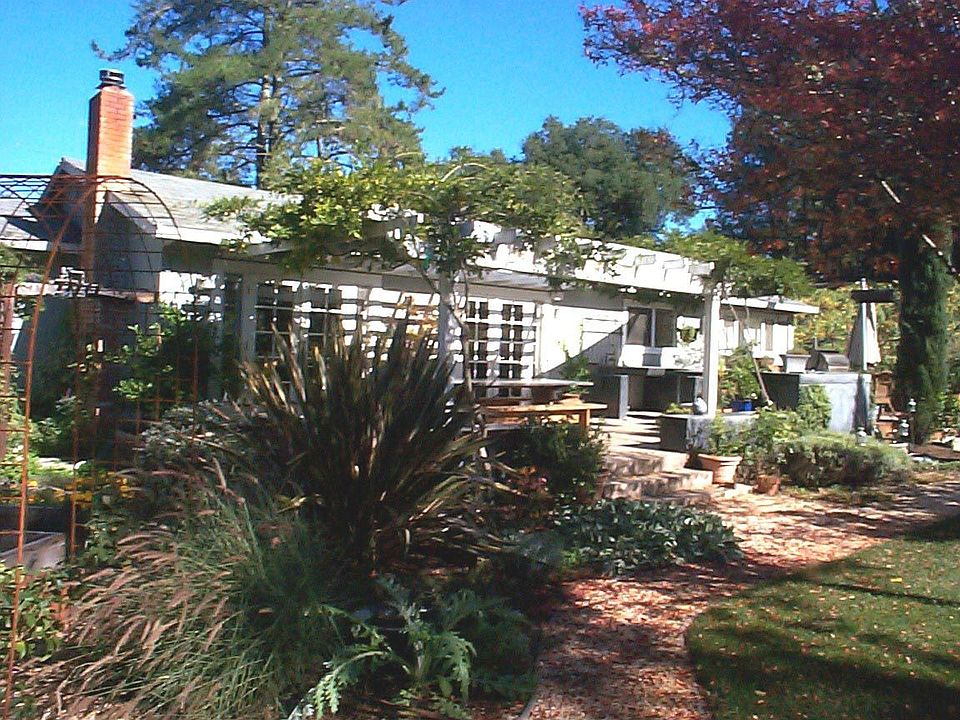 Outdoor dining and kitchen garden