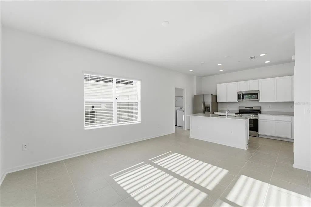 3 bed, 2.5 bath, 1755 sqft, $2,395 — Photo 3