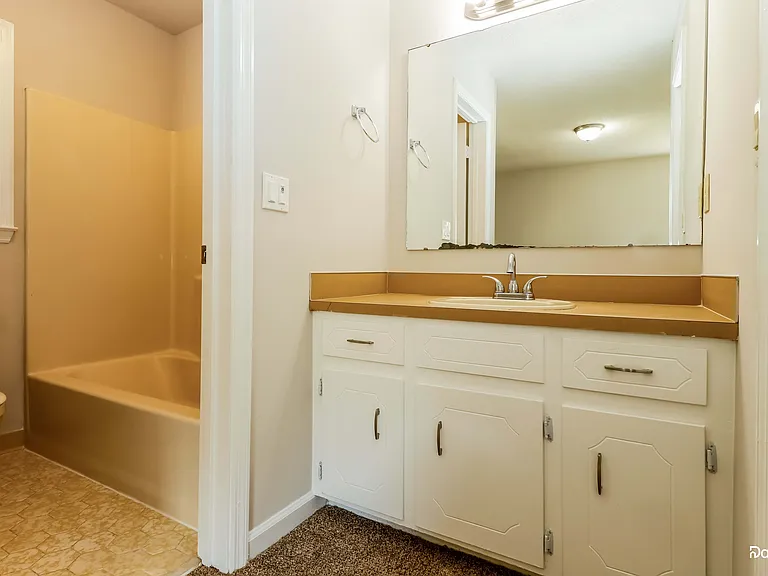 1311 Hampton Dr — Photo 9