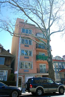 Sold by Momentum Real Estate LLC | media 18