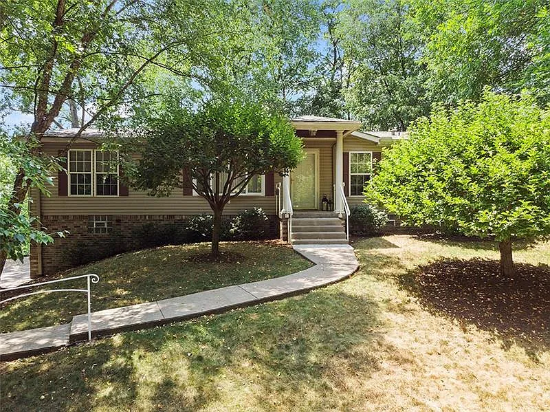 430 Park Ave photo 1