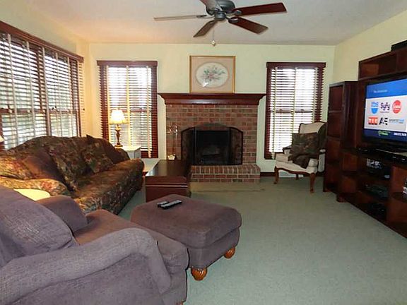 2nd image of 1184 Royal Oaks Dr